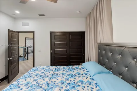 8975 NW 161st Terrace Miami Lakes FL 33018