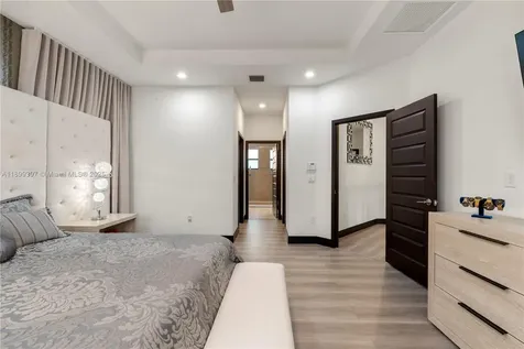 8975 NW 161st Terrace Miami Lakes FL 33018