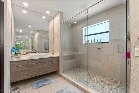 8975 NW 161st Terrace Miami Lakes FL 33018