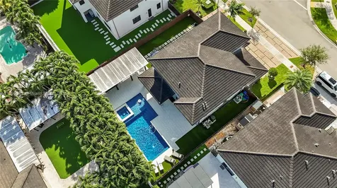 8975 NW 161st Terrace Miami Lakes FL 33018