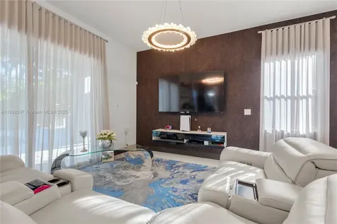 8975 NW 161st Terrace Miami Lakes FL 33018