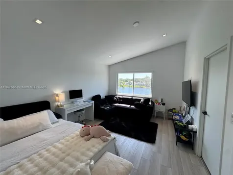 4943 SW 33rd Way Hollywood FL 33312