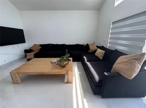 4943 SW 33rd Way Hollywood FL 33312