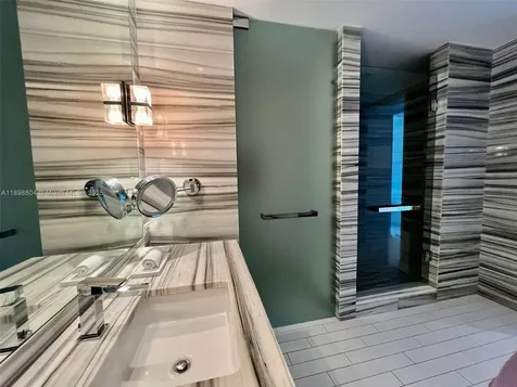 2201 Collins Avenue Miami Beach FL 33139