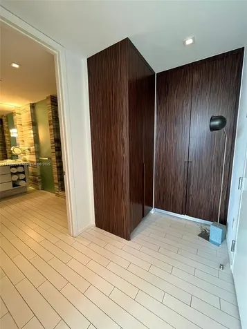 2201 Collins Avenue Miami Beach FL 33139