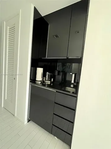 2201 Collins Avenue Miami Beach FL 33139
