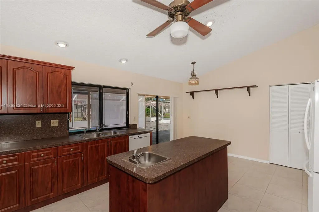 880 NW 110th Avenue Coral Springs FL 33071