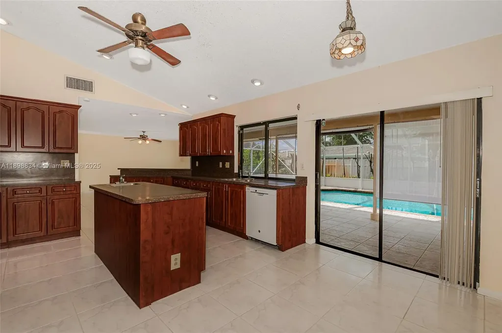 880 NW 110th Avenue Coral Springs FL 33071