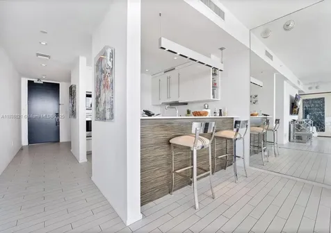 2201 Collins Avenue Miami Beach FL 33139