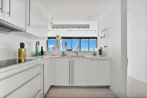 2201 Collins Avenue Miami Beach FL 33139