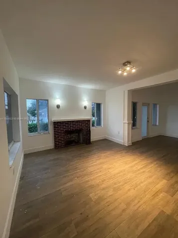 125 SW 32nd Court Road Miami FL 33135