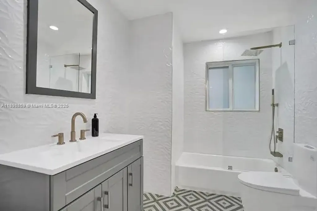 2100 SW 28th Way Fort Lauderdale FL 33312
