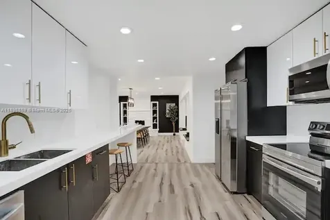 2100 SW 28th Way Fort Lauderdale FL 33312