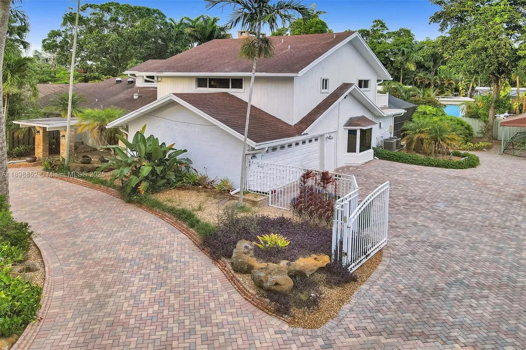 2120 SW 28th Way Fort Lauderdale FL 33312