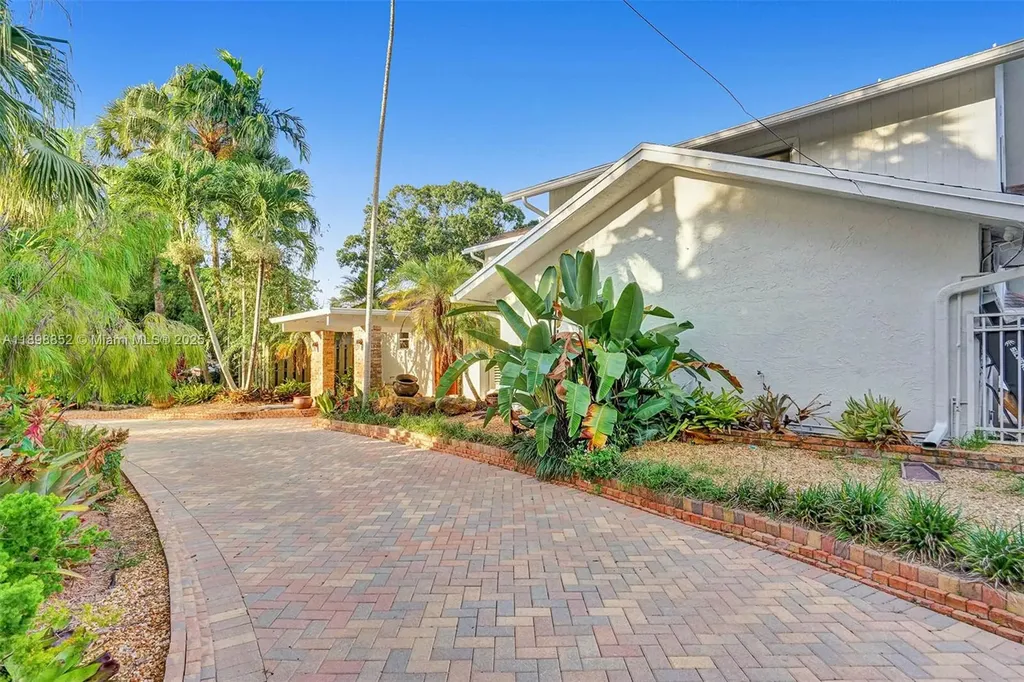 2120 SW 28th Way Fort Lauderdale FL 33312