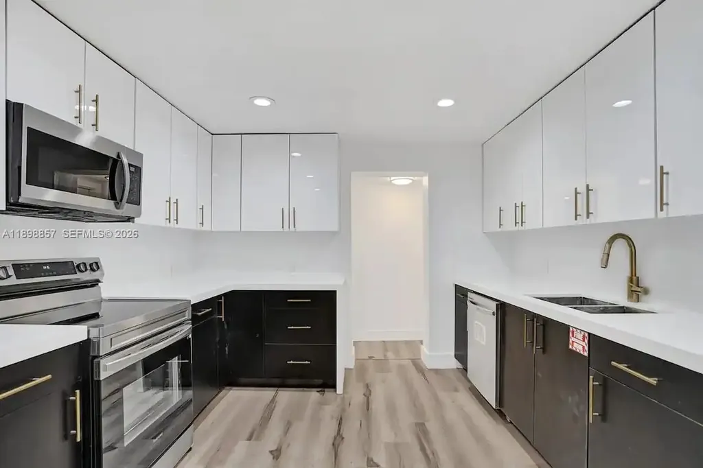 2100 SW 28th Way Fort Lauderdale FL 33312