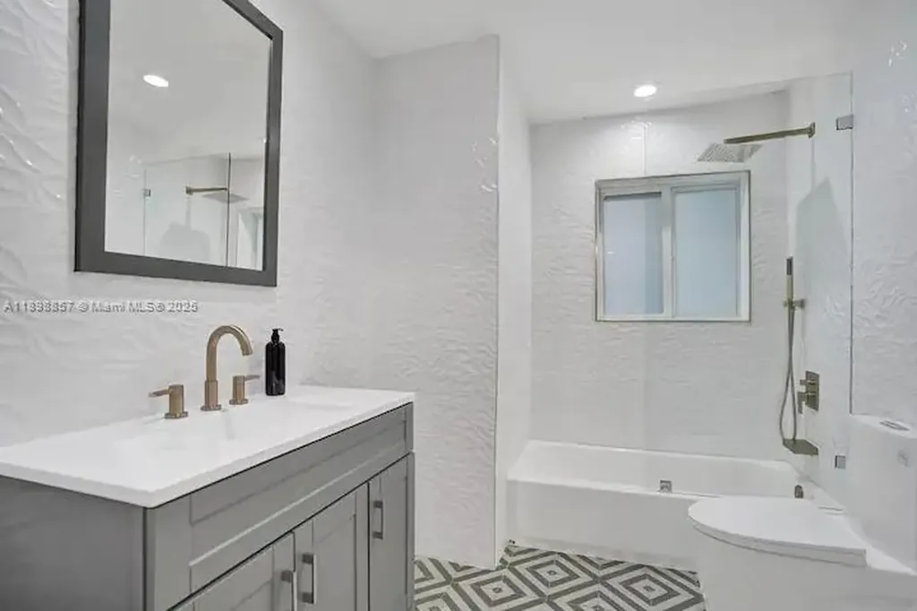 2100 SW 28th Way Fort Lauderdale FL 33312