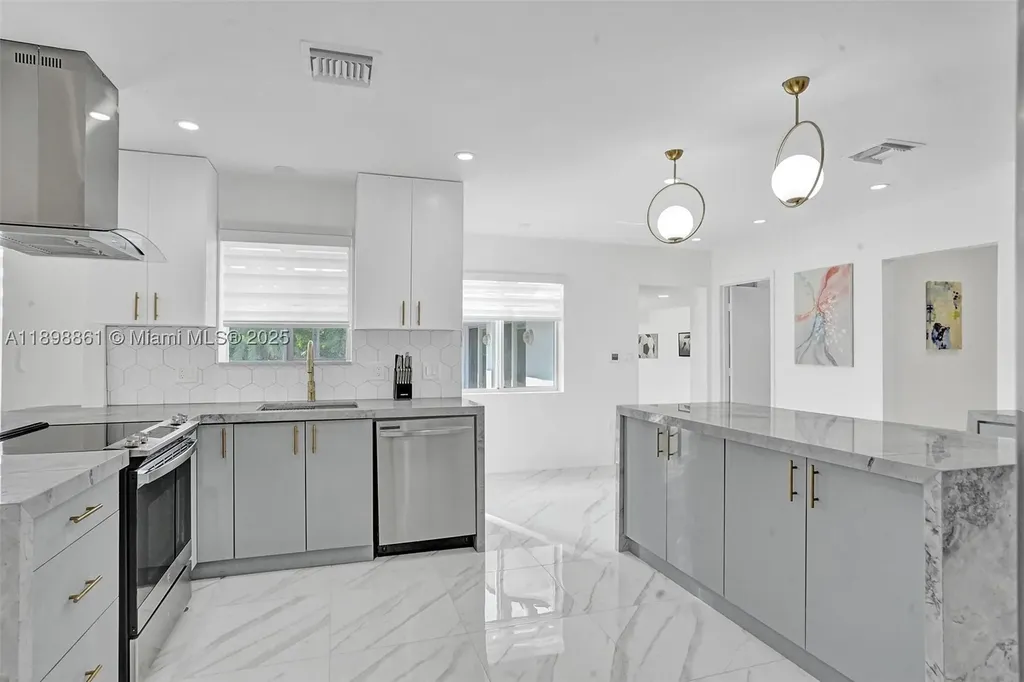 725 Harrison Street Hollywood FL 33019