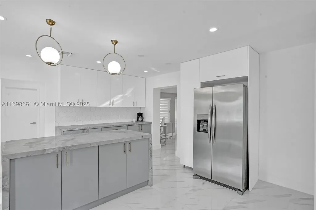 725 Harrison Street Hollywood FL 33019