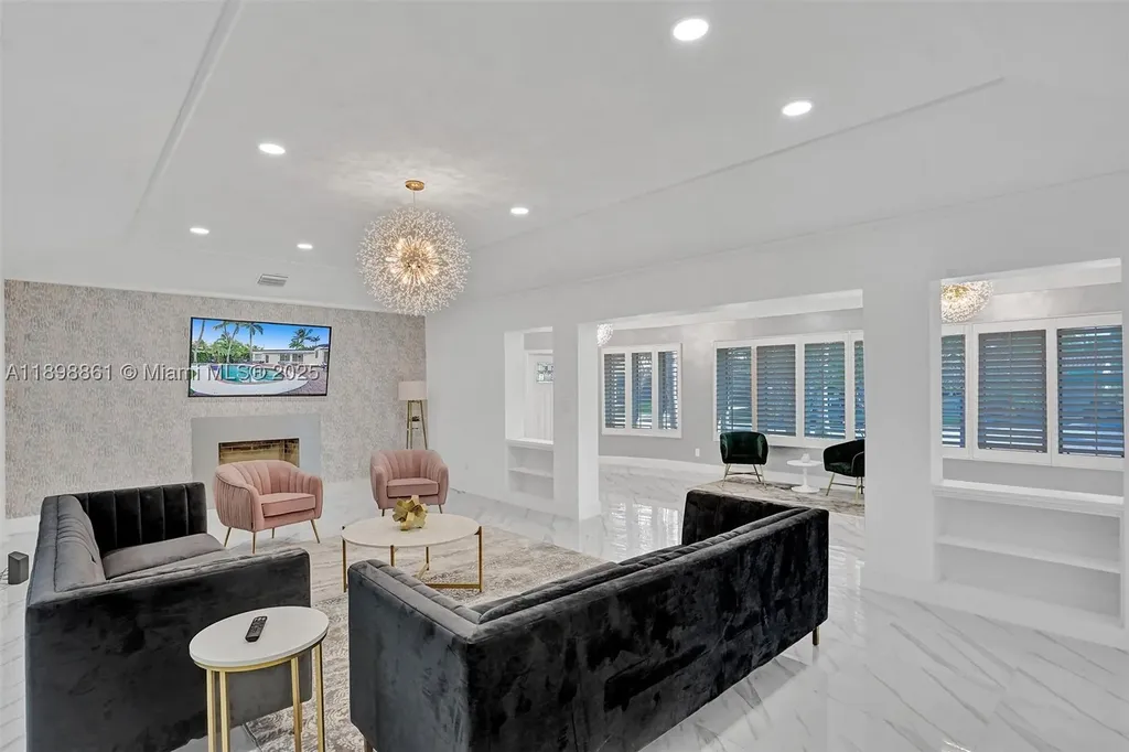725 Harrison Street Hollywood FL 33019