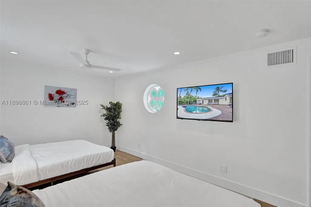 725 Harrison Street Hollywood FL 33019