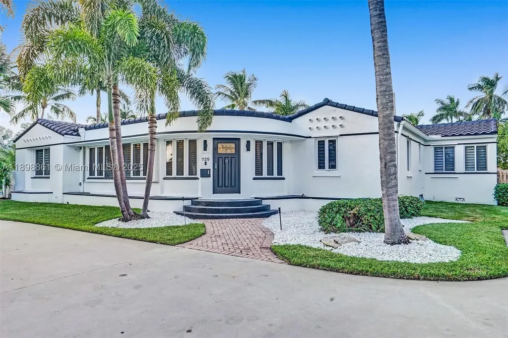 725 Harrison Street Hollywood FL 33019