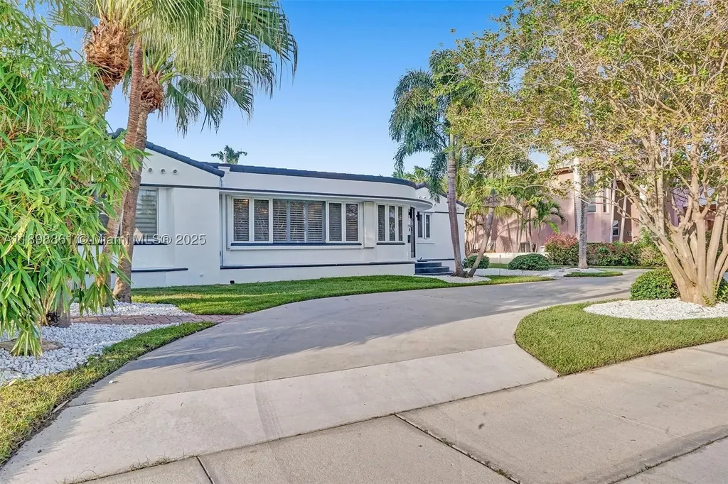725 Harrison Street Hollywood FL 33019