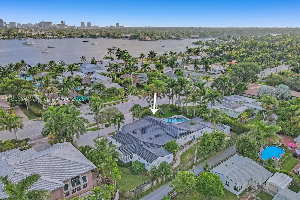 725 Harrison Street Hollywood FL 33019