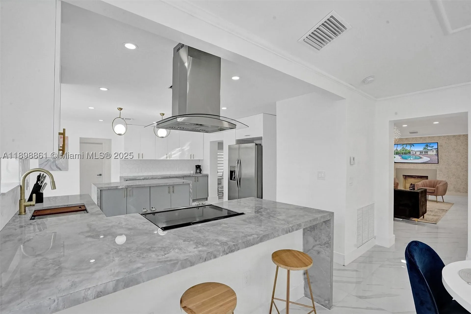 725 Harrison Street Hollywood FL 33019