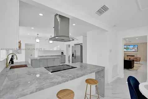 725 Harrison Street Hollywood FL 33019