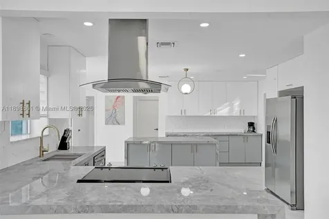 725 Harrison Street Hollywood FL 33019