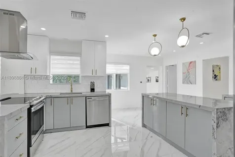 725 Harrison Street Hollywood FL 33019