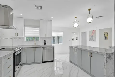 725 Harrison Street Hollywood FL 33019