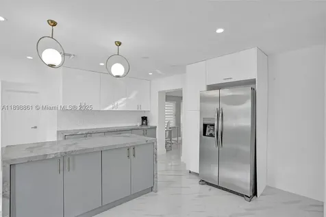 725 Harrison Street Hollywood FL 33019