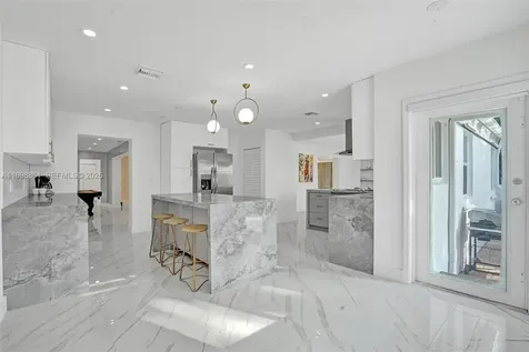 725 Harrison Street Hollywood FL 33019