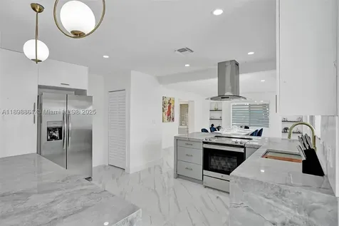 725 Harrison Street Hollywood FL 33019
