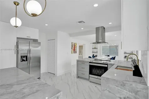725 Harrison Street Hollywood FL 33019