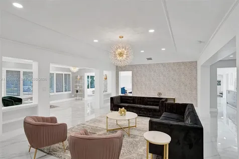 725 Harrison Street Hollywood FL 33019