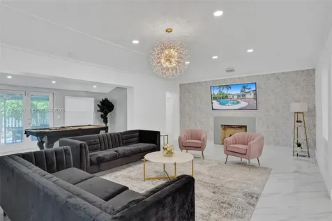 725 Harrison Street Hollywood FL 33019