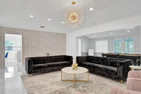 725 Harrison Street Hollywood FL 33019