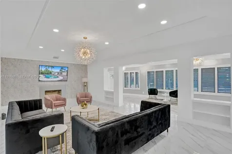 725 Harrison Street Hollywood FL 33019
