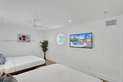 725 Harrison Street Hollywood FL 33019
