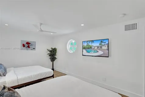 725 Harrison Street Hollywood FL 33019