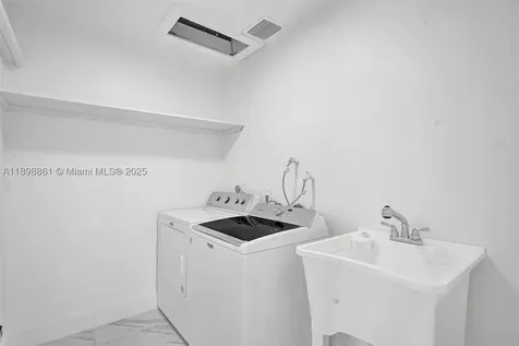 725 Harrison Street Hollywood FL 33019