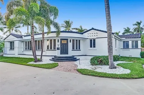 725 Harrison Street Hollywood FL 33019