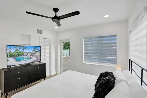 725 Harrison Street Hollywood FL 33019