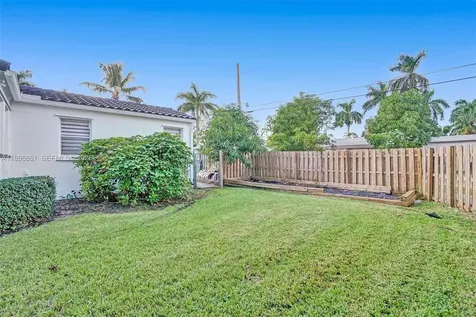 725 Harrison Street Hollywood FL 33019
