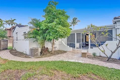 725 Harrison Street Hollywood FL 33019