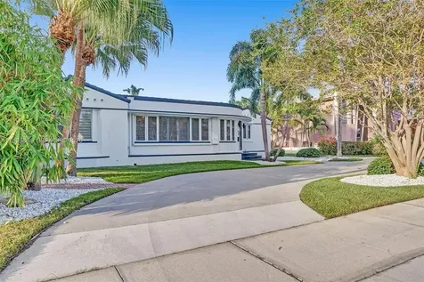 725 Harrison Street Hollywood FL 33019