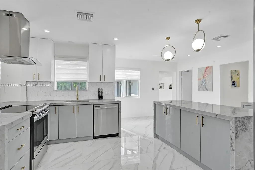 725 Harrison Street Hollywood FL 33019